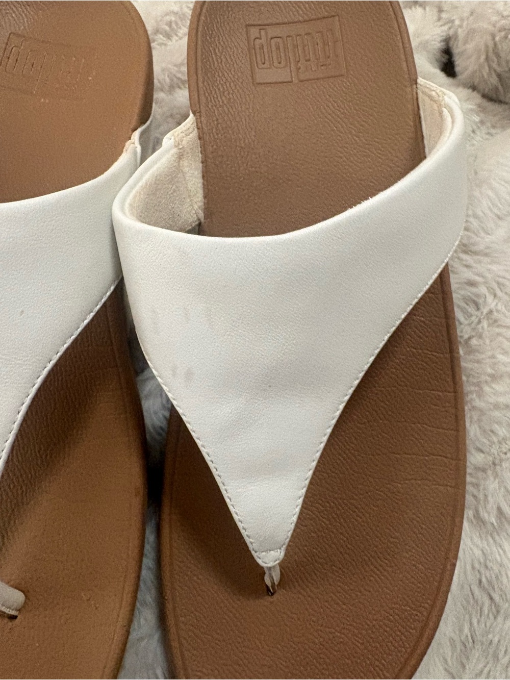 Fitflop LuLu Toe-Post sandals. Color White.  Size 9. - Picture 6 of 12
